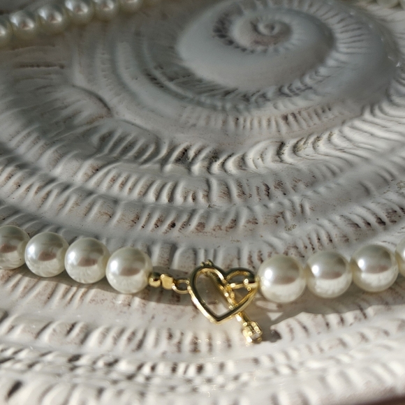 Pearl Heart Toggle Necklace (15 inches, gold plated) - Picture 7 of 7